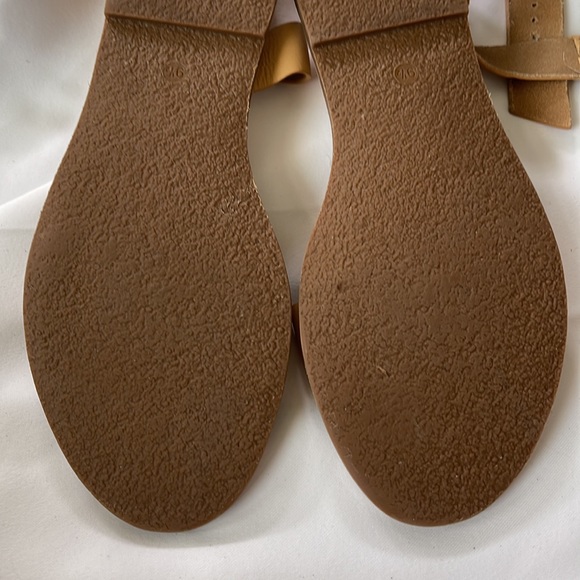 Like new Size 9 1/2 Madewell leather sandals. Nude leather color. - Picture 5 of 8